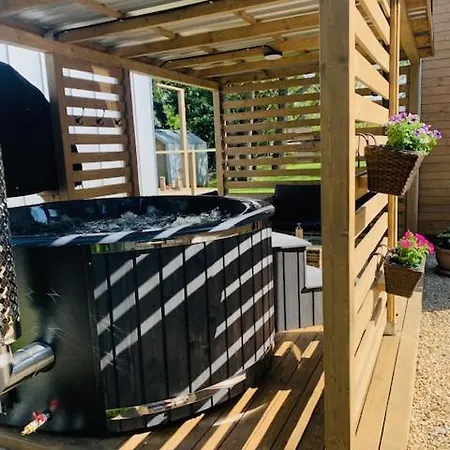 Pomale Vendeghaz Case de vacanță