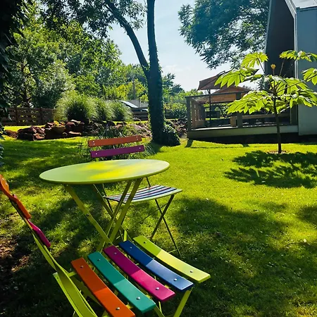 Pomale Vendeghaz Case de vacanță
