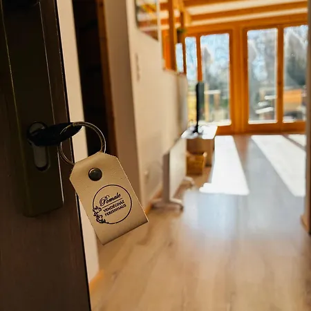 Pomale Vendeghaz 펜션 레브풀롭