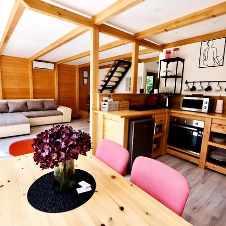 Ferienhaus Pomale Vendeghaz *