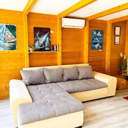 Pomale Vendeghaz Ferienhaus Révfülöp