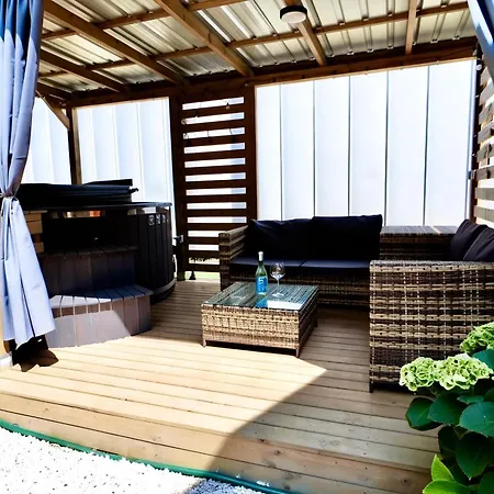 Pomale Vendeghaz Ferienhaus *